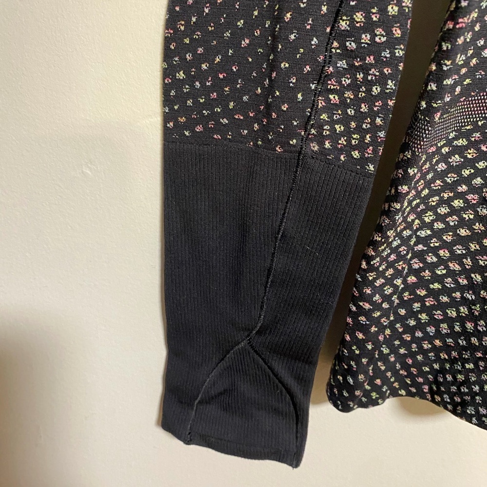 Lululemon Seamless Long Sleeve Yoga Top “Still Your Mind” Size 6 (Approx S) - Picture 4 of 10